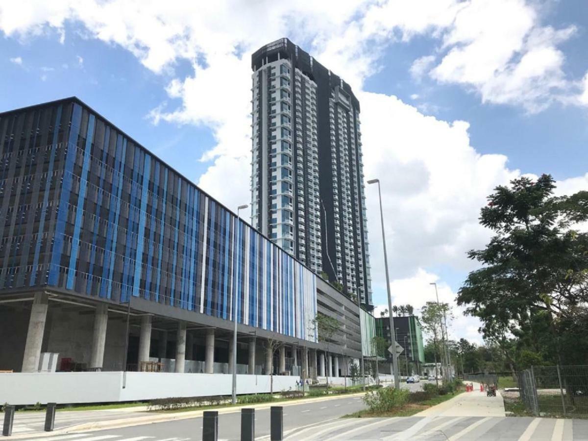 Almas Suites Puteri Harbour Nusajaya  Eksteriør bilde