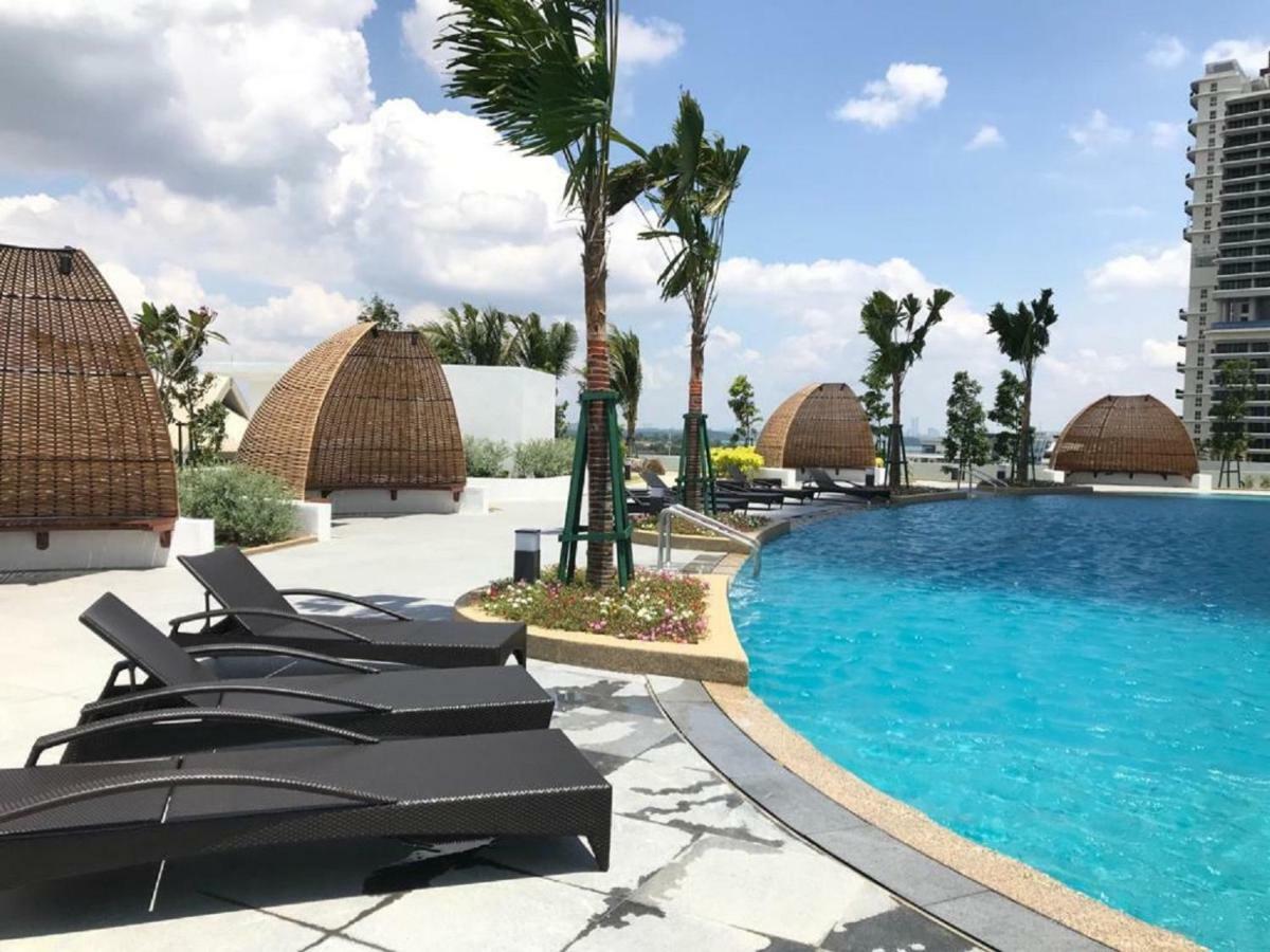Almas Suites Puteri Harbour Nusajaya  Eksteriør bilde