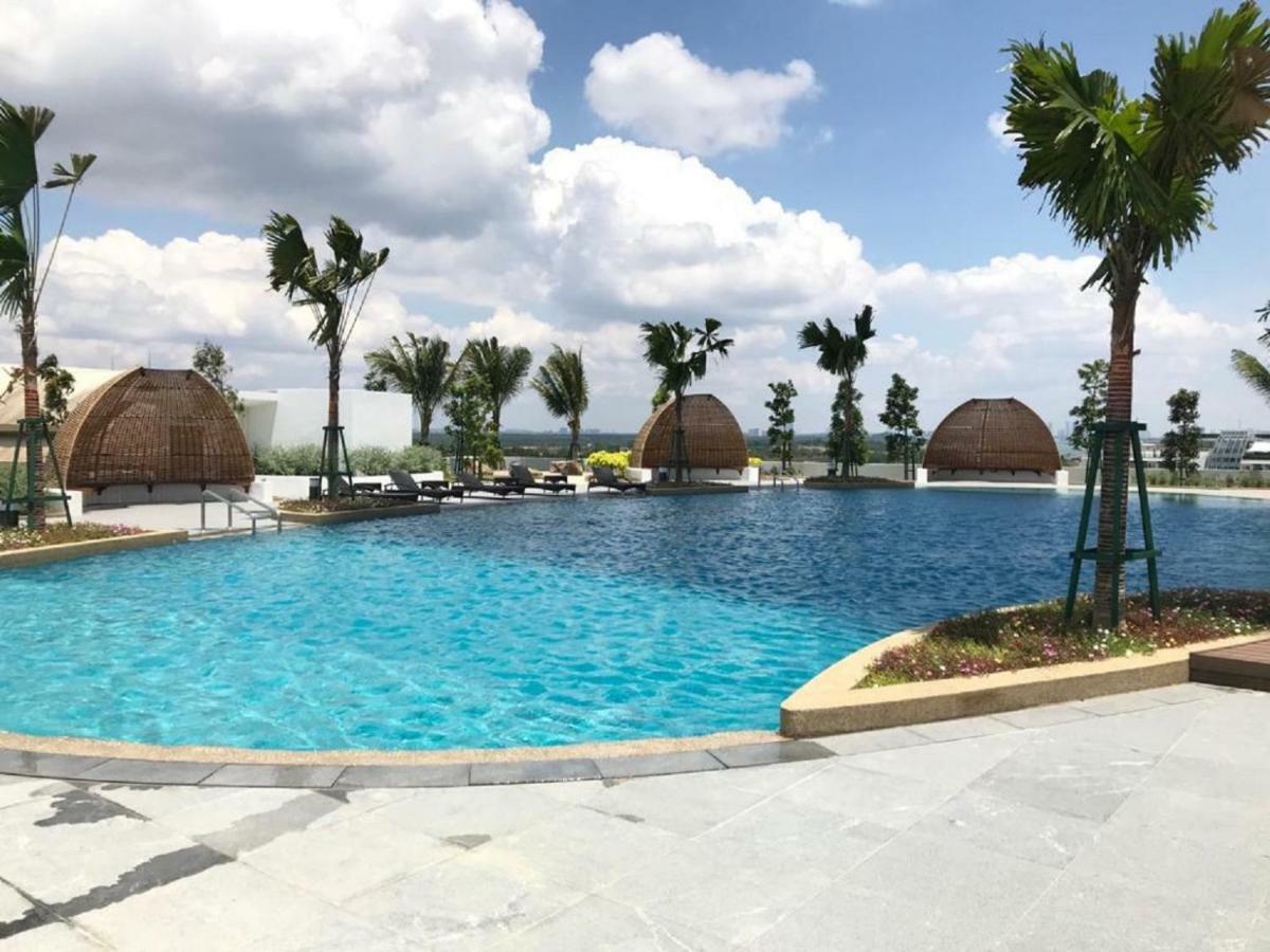 Almas Suites Puteri Harbour Nusajaya  Eksteriør bilde
