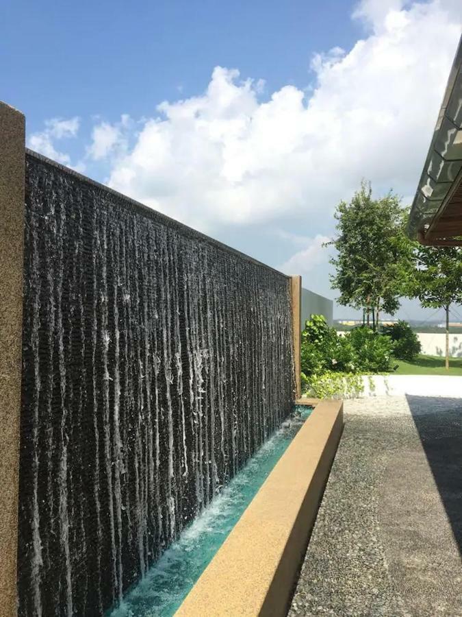 Almas Suites Puteri Harbour Nusajaya  Eksteriør bilde